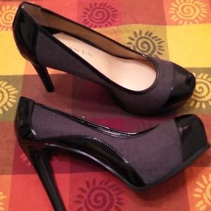 Black/Gray Gianni Bini Platform Pump